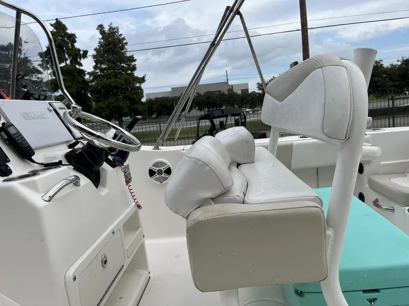 Slide: The Image of Robalo R200 Center Console 2016 - 15