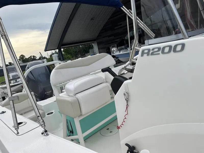 Slide: The Image of Robalo R200 Center Console 2016 - 19