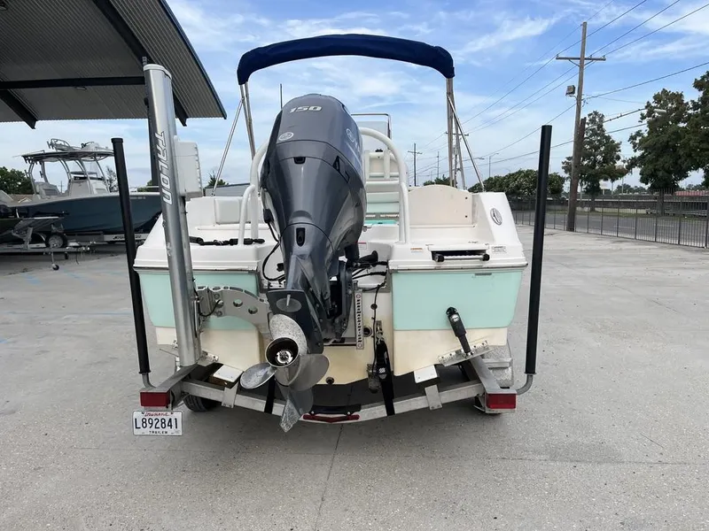 Slide: The Image of Robalo R200 Center Console 2016 - 5