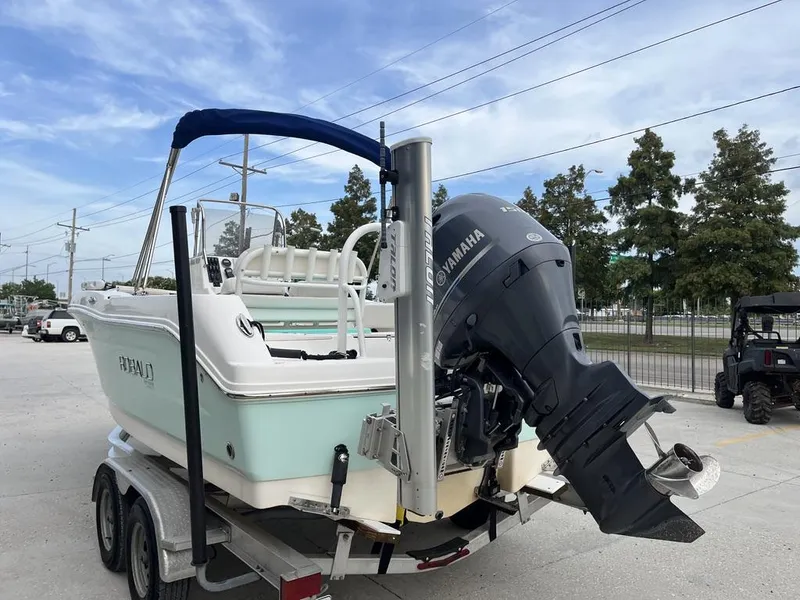 Slide: The Image of Robalo R200 Center Console 2016 - 6