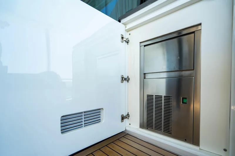 Slide: The Image of Stainless steel appliance on Princess Y75 Motor Yacht, 2018 model. - 32