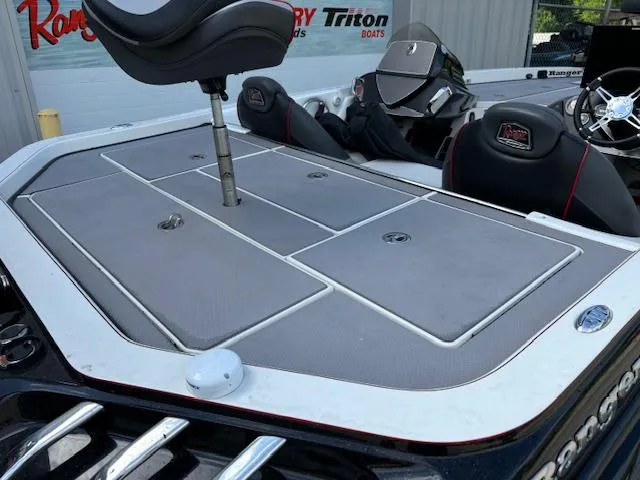 Slide: The Image of 2016 Ranger Z520C boat deck with seating and storage compartments. - 11