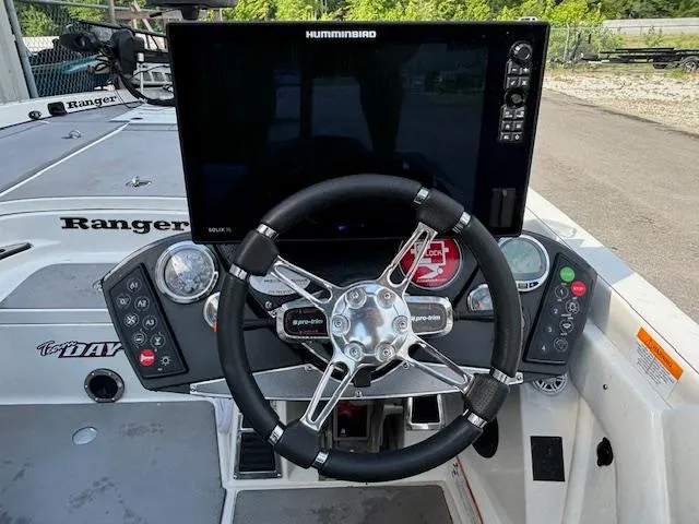 Slide: The Image of 2016 Ranger Z520C boat dashboard with Humminbird display and steering wheel. - 9
