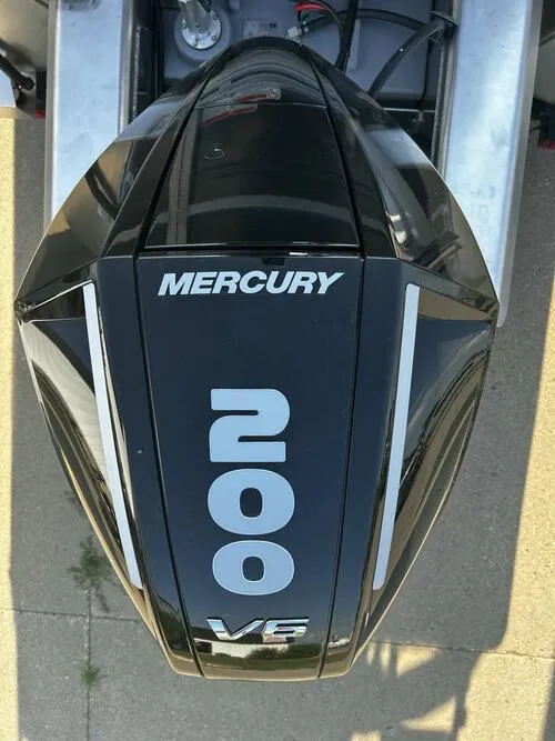 Slide: The Image of 2025 Sun Tracker Fishin' Barge 22 XP3 with Mercury 200 V6 engine - 13