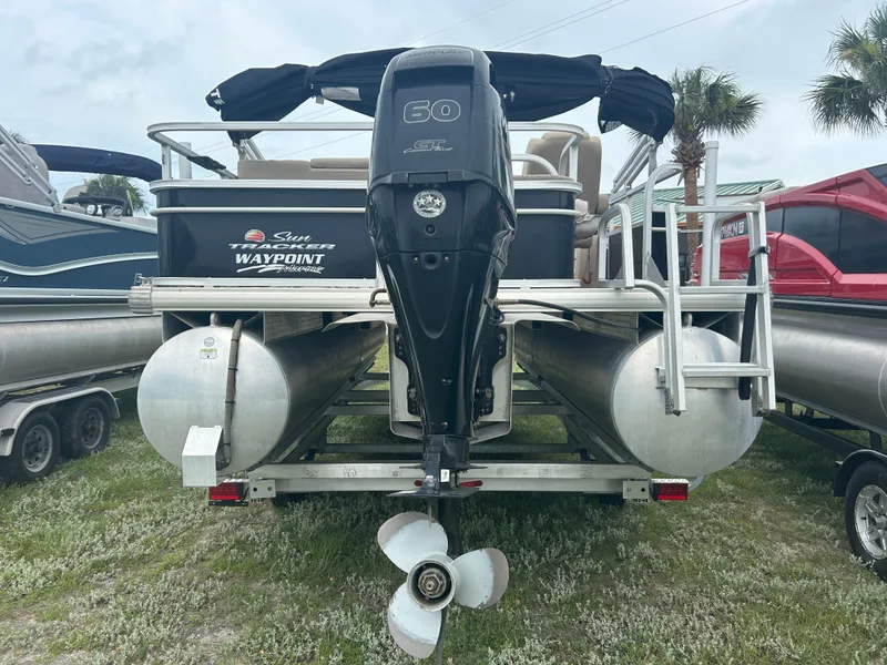 Sun Tracker pontoon 2019 for Sale | MarineSource