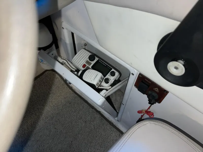 Slide: The Image of 1997 Four Winns 258 Vista boat interior with radio equipment. - 22