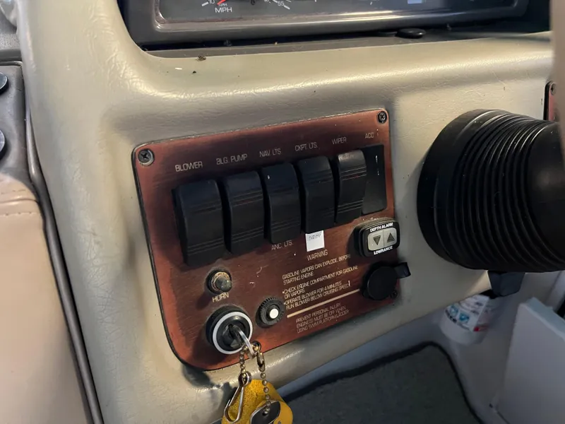 Slide: The Image of Control panel of a 1997 Four Winns 258 Vista boat. - 23