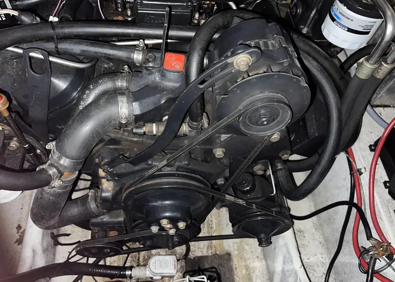 Slide: The Image of Engine compartment of a 1997 Four Winns 258 Vista boat. - 31