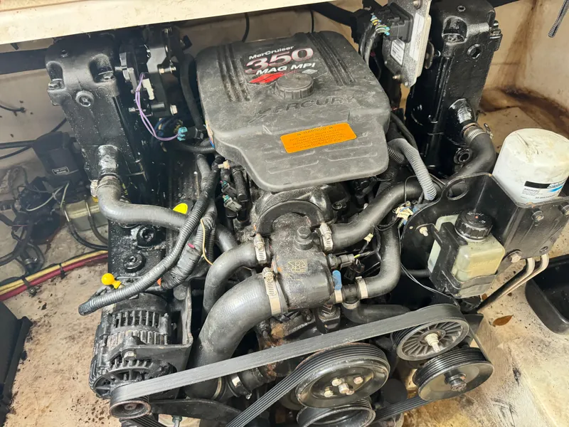 Slide: The Image of 2004 Chaparral Signature 260 engine compartment with MerCruiser 350 MAG MPI engine. - 18