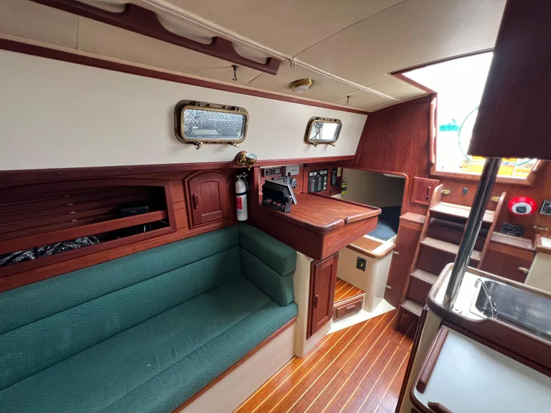 Slide: The Image of Pacific Seacraft 34 1994 - 50