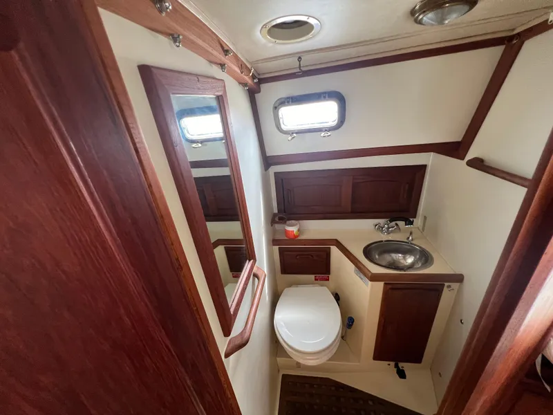 Slide: The Image of Pacific Seacraft 34 1994 - 54