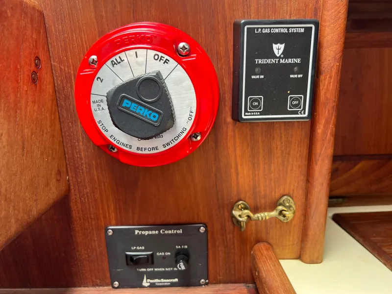 Slide: The Image of Pacific Seacraft 34 1994 - 57