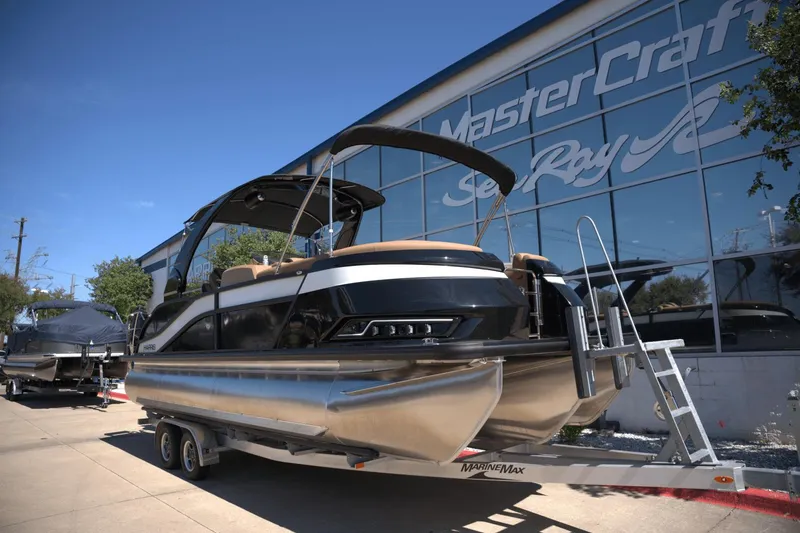 Slide: The Image of Harris 230 Grand Mariner 2025 - 1
