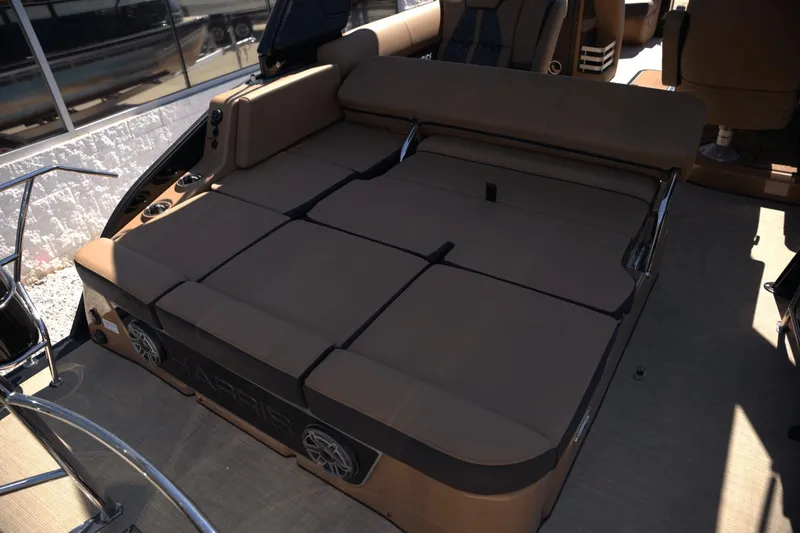 Slide: The Image of Harris 230 Grand Mariner 2025 - 13