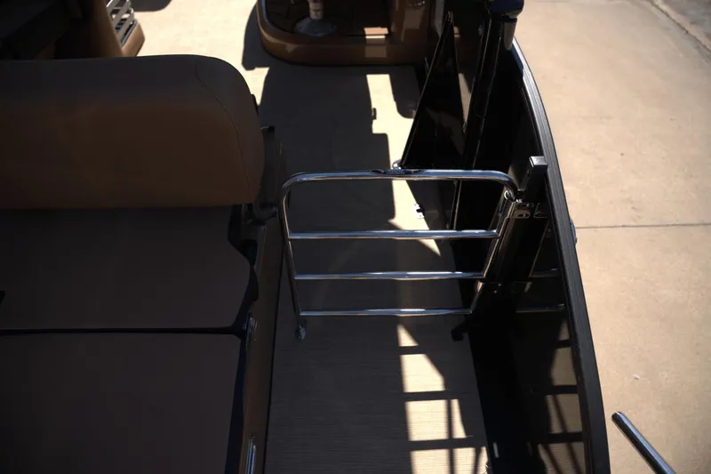 Slide: The Image of Harris 230 Grand Mariner 2025 - 15