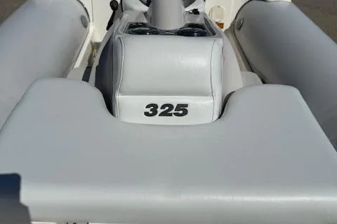 Slide: The Image of 2011 Williams Jet Tenders Turbojet 325, white seating detail. - 13