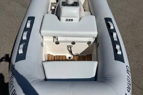Slide: The Image of 2011 Williams Jet Tenders Turbojet 325 inflatable boat, top view, white and blue design. - 15