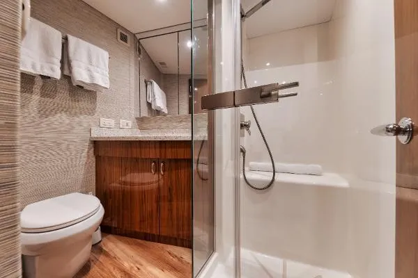 Slide: The Image of 54' Hatteras GT54 - Head - 34