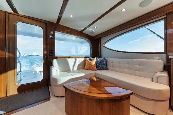 Slide: The Image of 54' Hatteras GT54 - Salon - 4