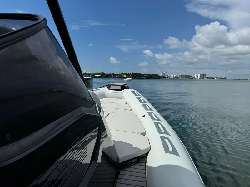 Slide: The Image of 2025 Ranieri CAYMAN 38.0 EXECUTIVE luxury boat on calm waters under a clear sky. - 7