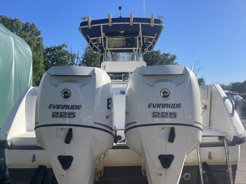 Slide: The Image of 2000 Boston Whaler 260 Outrage with twin Evinrude 225 engines, rear view. - 2
