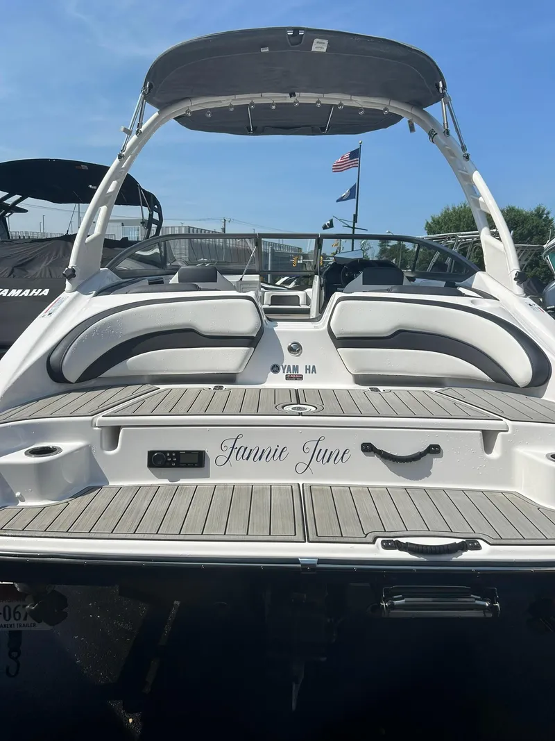 Slide: The Image of 2021 Yamaha Boats 195S with spacious seating and swim platform. - 3