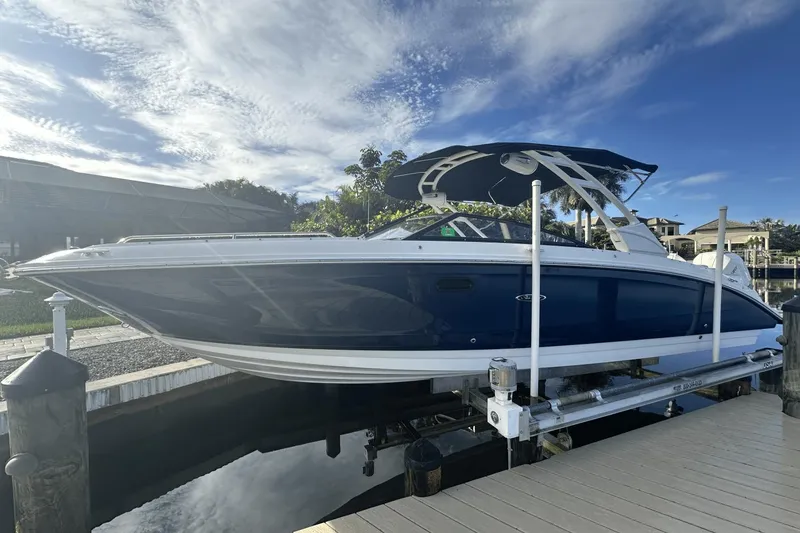 Slide: The Image of Sea Ray 290 SDX OB 2023 - 2