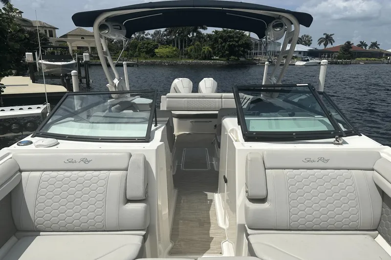Slide: The Image of Sea Ray 290 SDX OB 2023 - 5