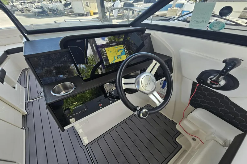 Slide: The Image of Sea Ray 270SDX-OB 2021 - 11