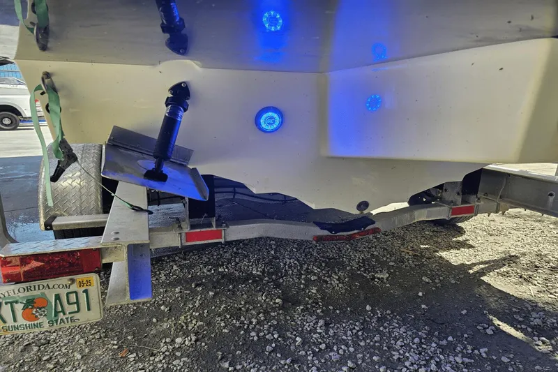 Slide: The Image of Sea Ray 270SDX-OB 2021 - 23