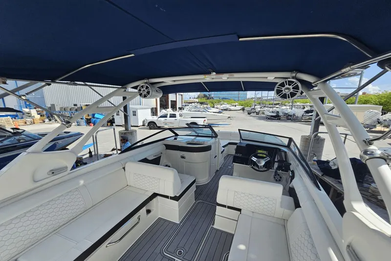 Slide: The Image of Sea Ray 270SDX-OB 2021 - 6