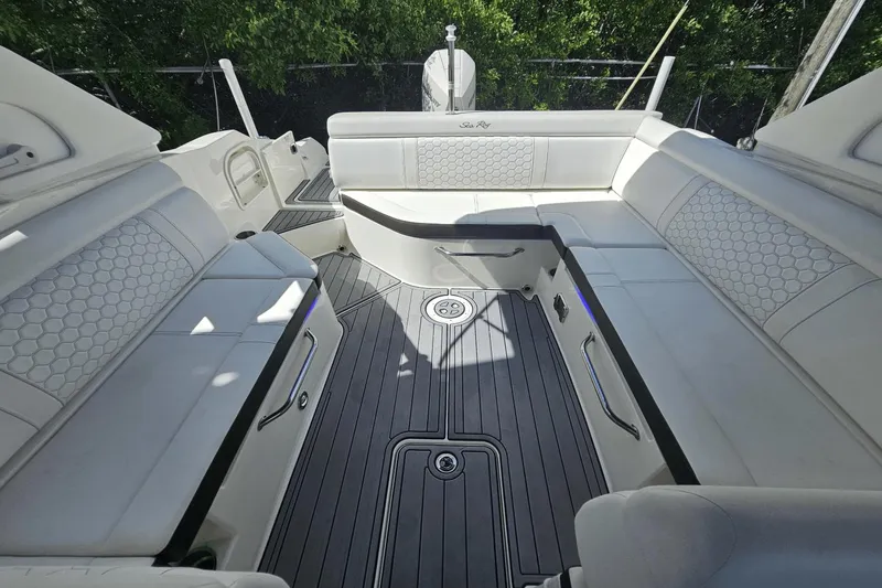 Slide: The Image of Sea Ray 270SDX-OB 2021 - 7