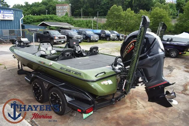 Slide: The Image of Skeeter FXR20 Apex 2022 - 10