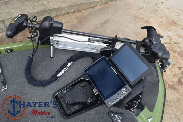 Slide: The Image of Skeeter FXR20 Apex 2022 - 12