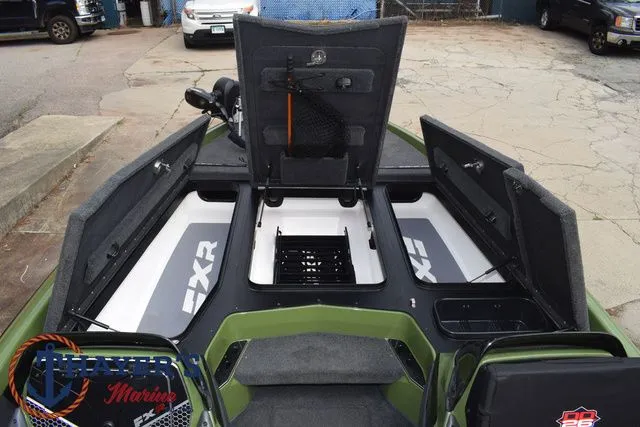 Slide: The Image of Skeeter FXR20 Apex 2022 - 22