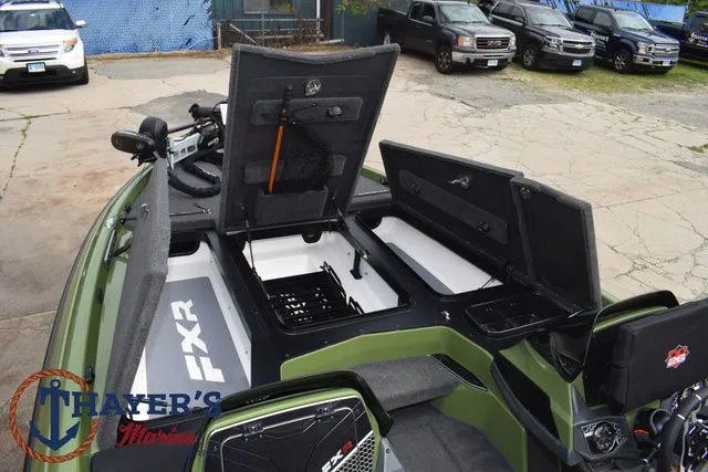 Slide: The Image of Skeeter FXR20 Apex 2022 - 23