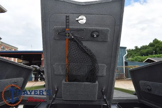 Slide: The Image of Skeeter FXR20 Apex 2022 - 24