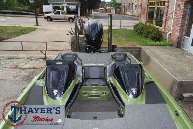 Slide: The Image of Skeeter FXR20 Apex 2022 - 27