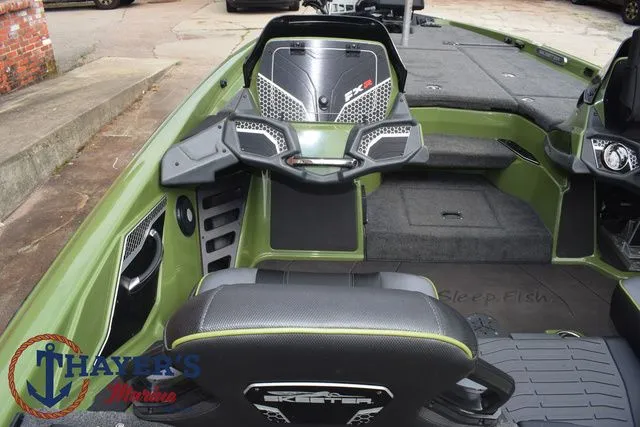 Slide: The Image of Skeeter FXR20 Apex 2022 - 32