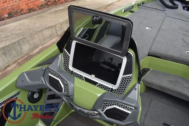 Slide: The Image of Skeeter FXR20 Apex 2022 - 33