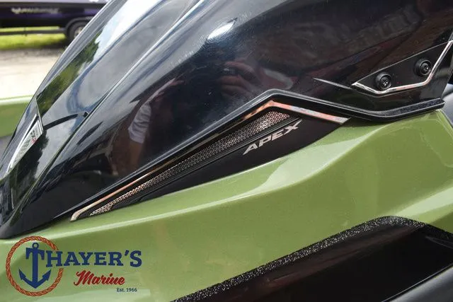 Slide: The Image of Skeeter FXR20 Apex 2022 - 39