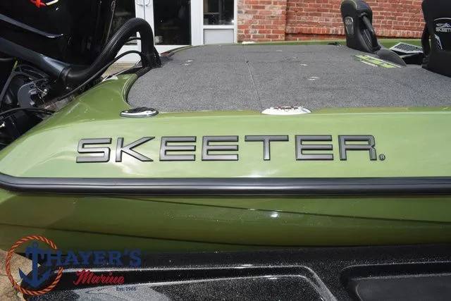 Slide: The Image of Skeeter FXR20 Apex 2022 - 4