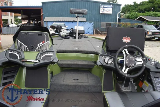 Slide: The Image of Skeeter FXR20 Apex 2022 - 59