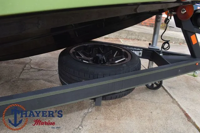 Slide: The Image of Skeeter FXR20 Apex 2022 - 8