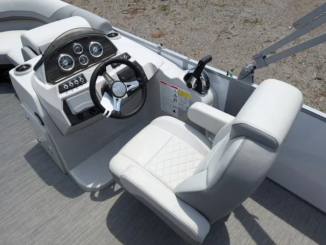 Slide: The Image of Lowe SS 190 2024 - 10