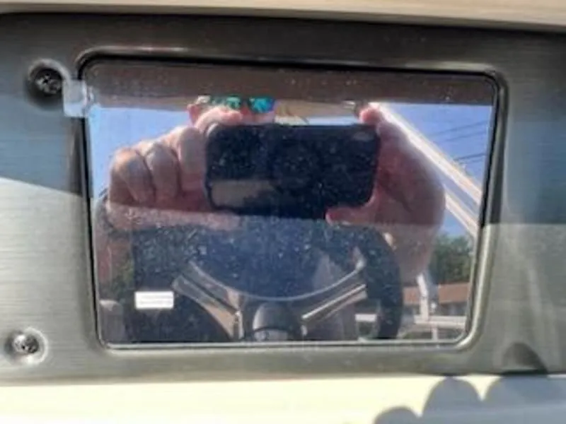 Slide: The Image of Reflection on Sun Tracker SF 20 DLX 2024 dashboard screen. - 10