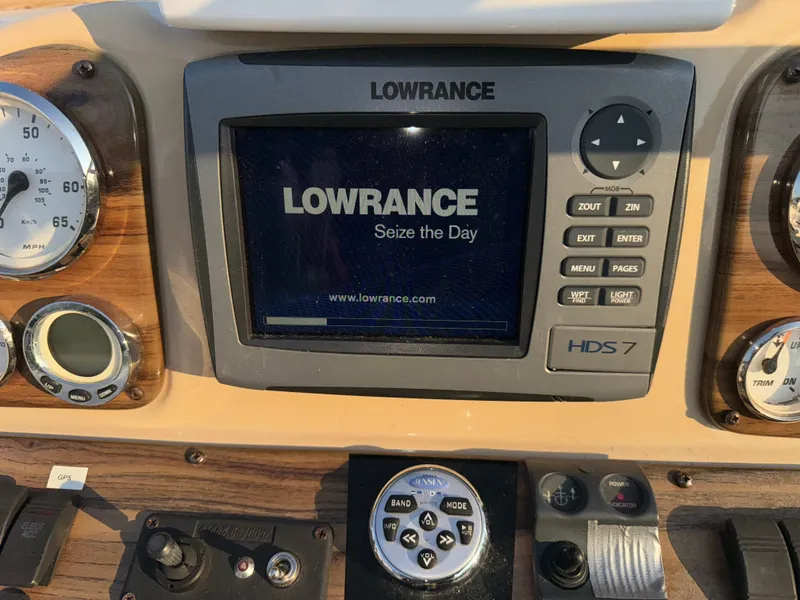 Slide: The Image of Lowrance HDS-7 display on 2011 Glastron GS 289 boat dashboard. - 26
