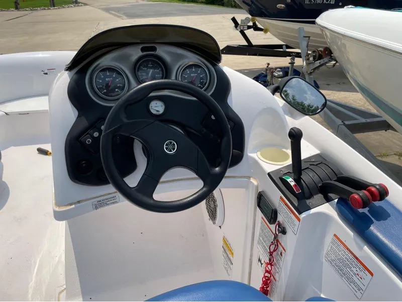 Slide: The Image of Yamaha LX2000 2002 - 7