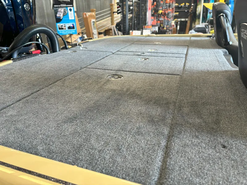 Slide: The Image of Skeeter FXR20 Apex 2025 - 3