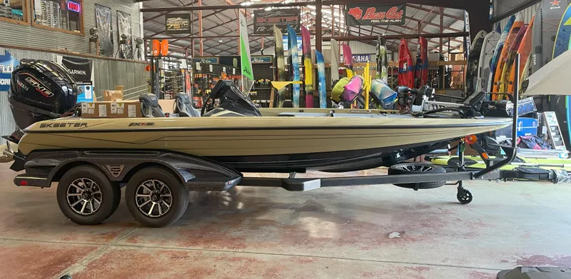 Slide: The Image of Skeeter FXR20 Apex 2025 - 4